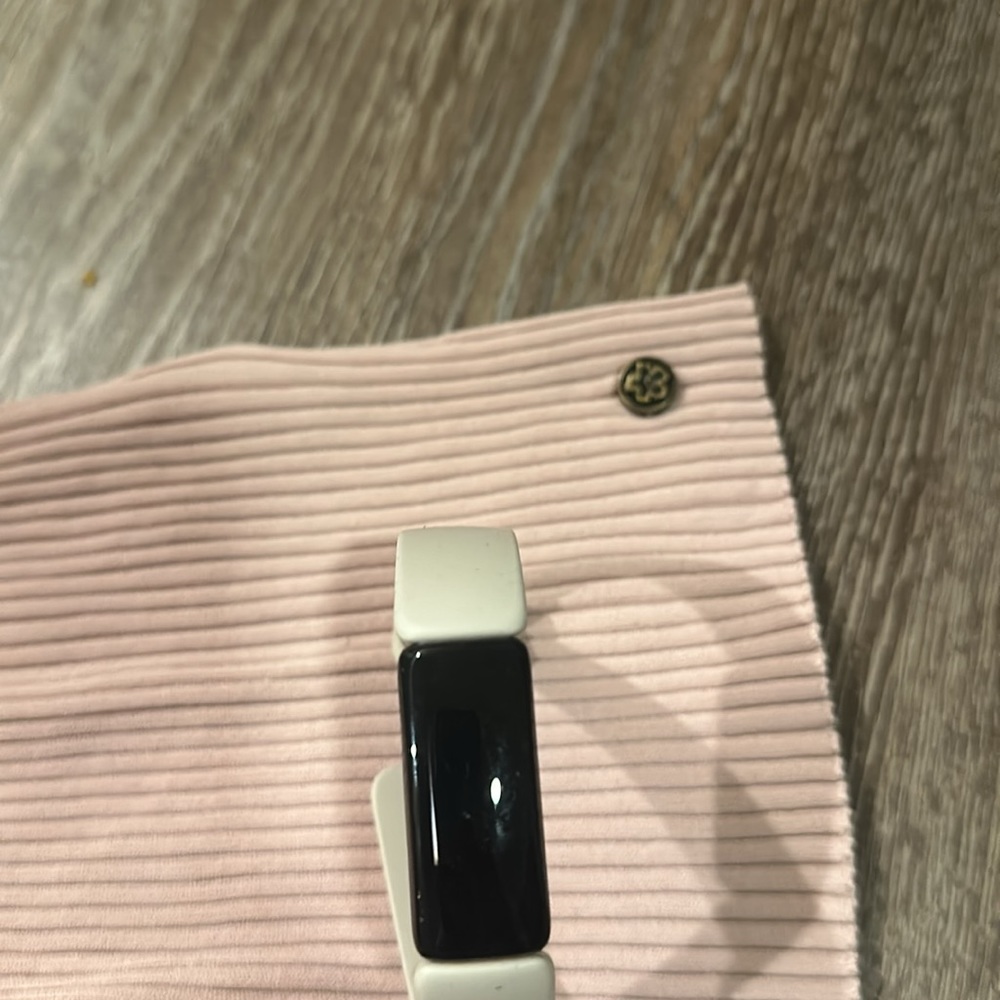 Fitbit eggshell color - Picture 2 of 3